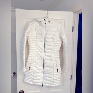 Women’s Mountain Hardware Down Parka, like new!